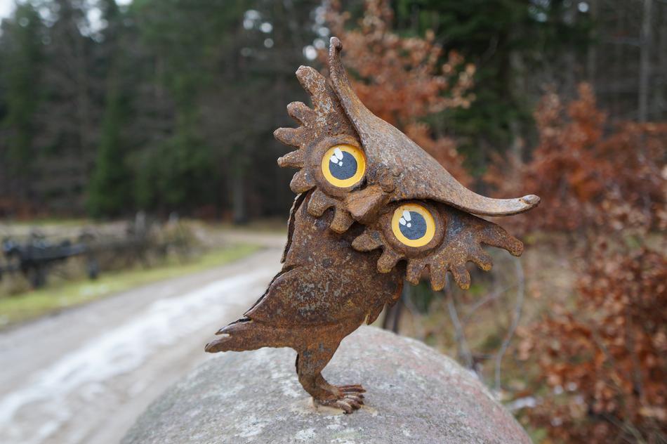 wooden owl sculpture