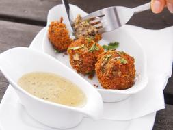 meat meatballs with sauce