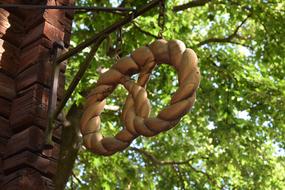 pretzel sign