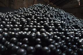 Balls Beads Round installation