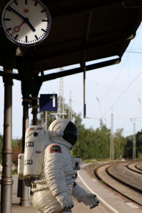 Clock astronaut