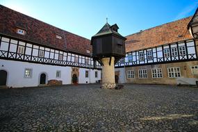 medieval Truss Three Page Court