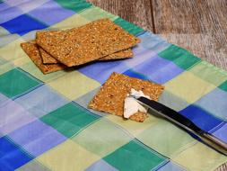 Dried gravy crackers