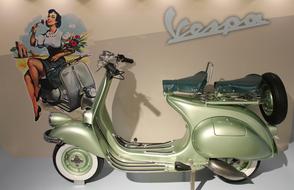 Vespa Roller Vehicle