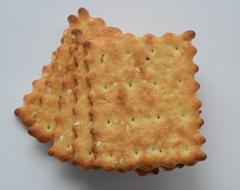 crunchy saltine crackers