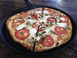 juicy tomato pizza