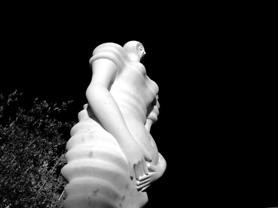 Statue Street Pregnancy Mouth Of