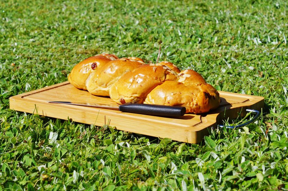 roast bread in the field