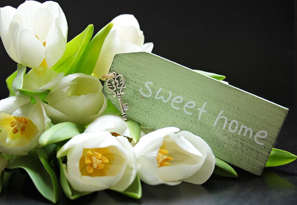 bouquet of white tulips and key with keychain