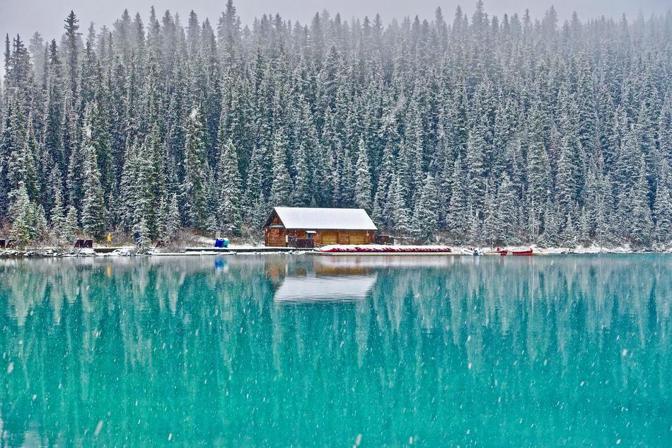 Cabin Lake Louise Canada