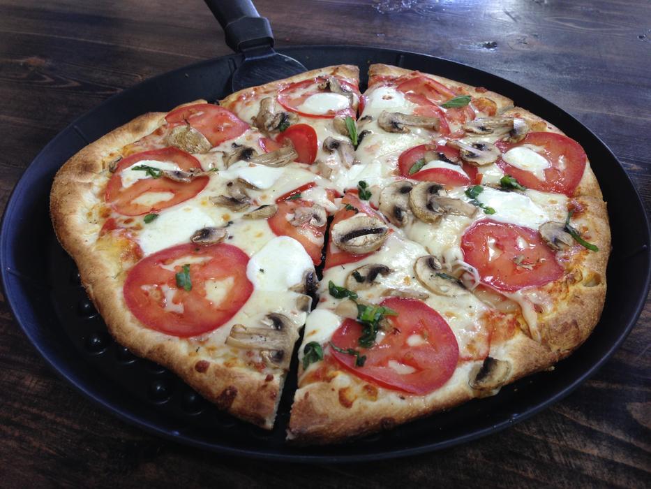 juicy tomato pizza