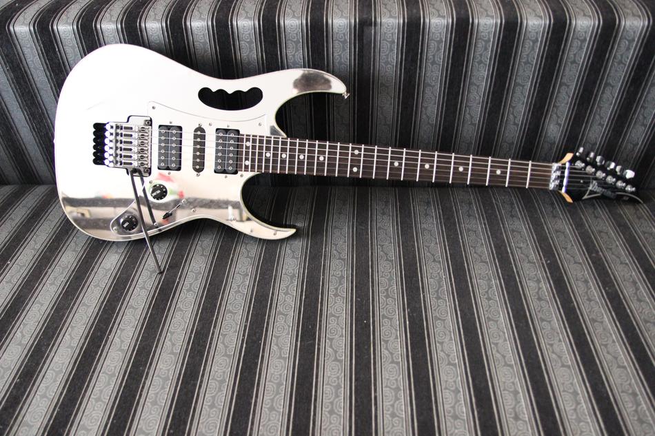 guitar on the couch in black and white background