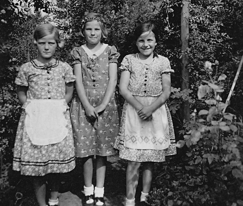 Old Picture Girl black and white