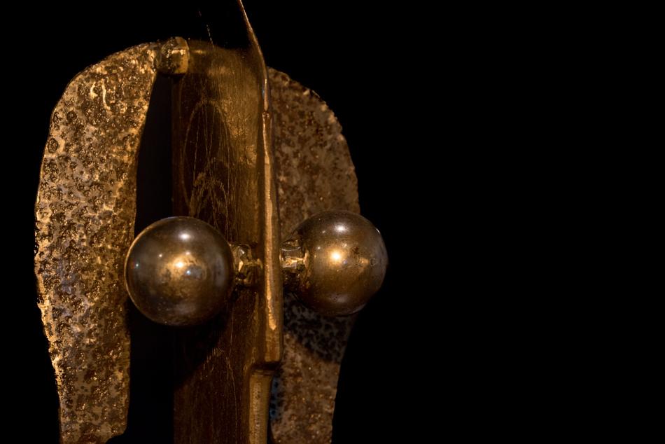 eye statue gold black
