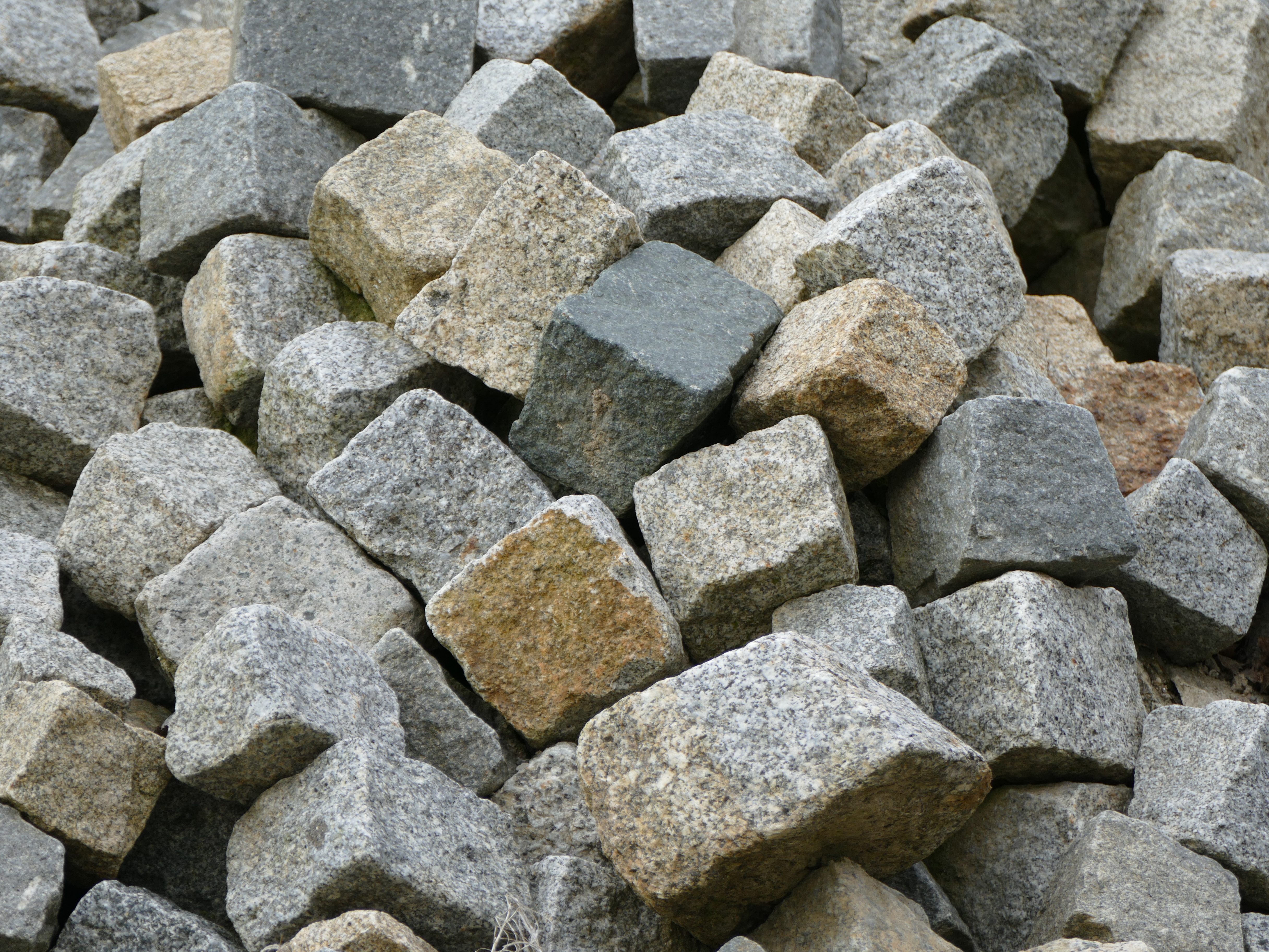 Stone material. Строительный камень. Камень в строительстве. Камень строительный материал. Природные каменные материалы.