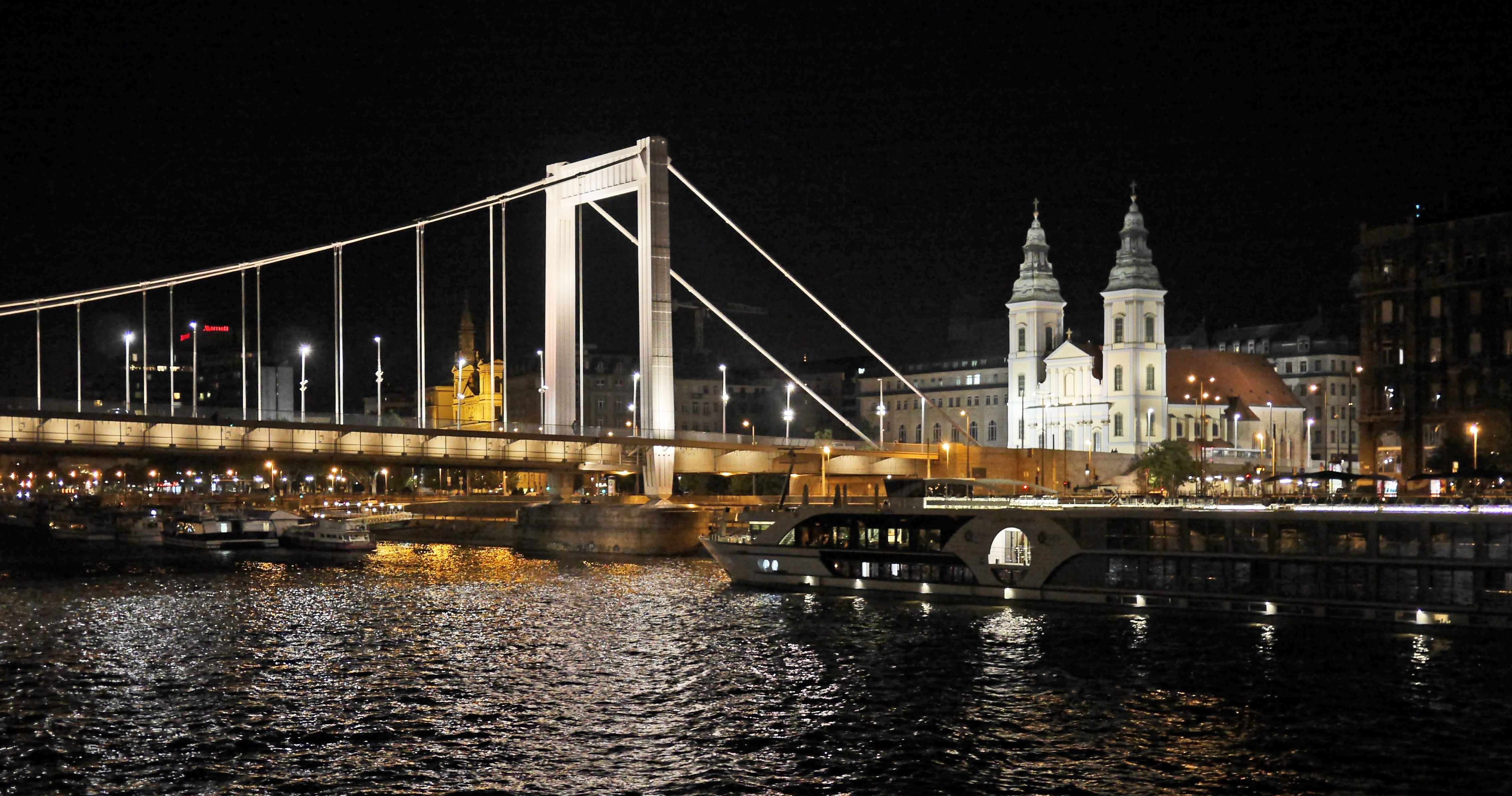 Elizabeth bridge and historic buildings on the waterfront in Budapest