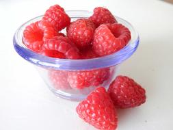 fresh raspberries in a bowl