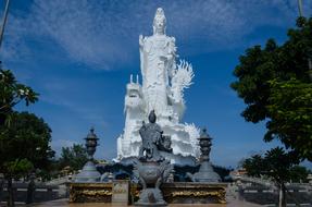 white buddha sculpture