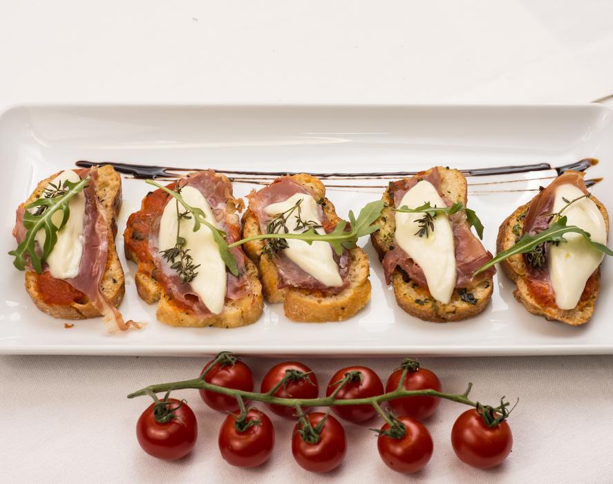 delicious tomato snacks