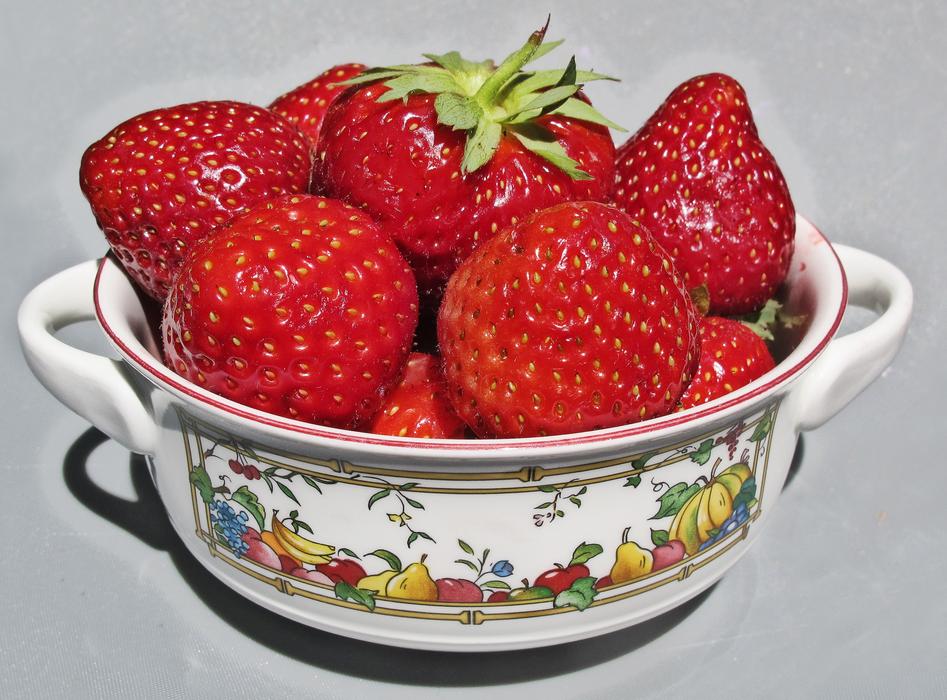 juicy strawberries in a bowl