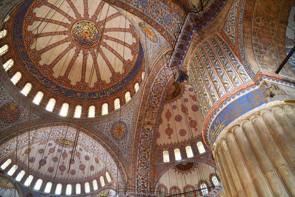 Beautiful and colorful interior of the Blue Mosque with patterns, in İstanbul, Turkey