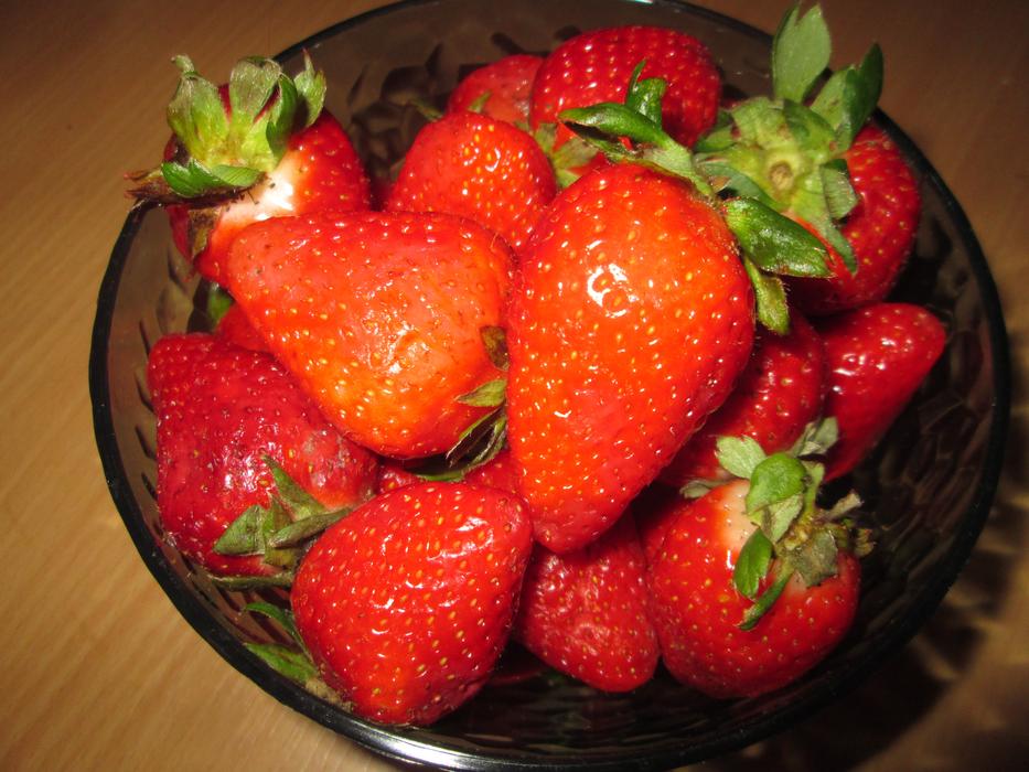 berries in a plate