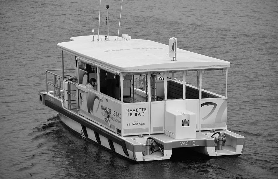 Shuttle Tray Black And White