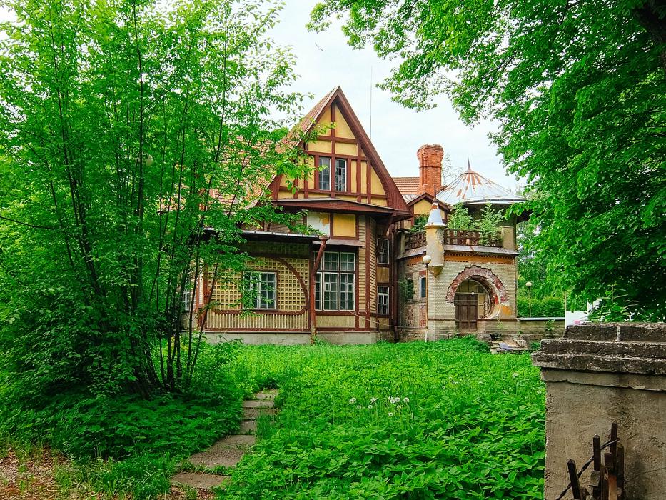 Dacha Building House