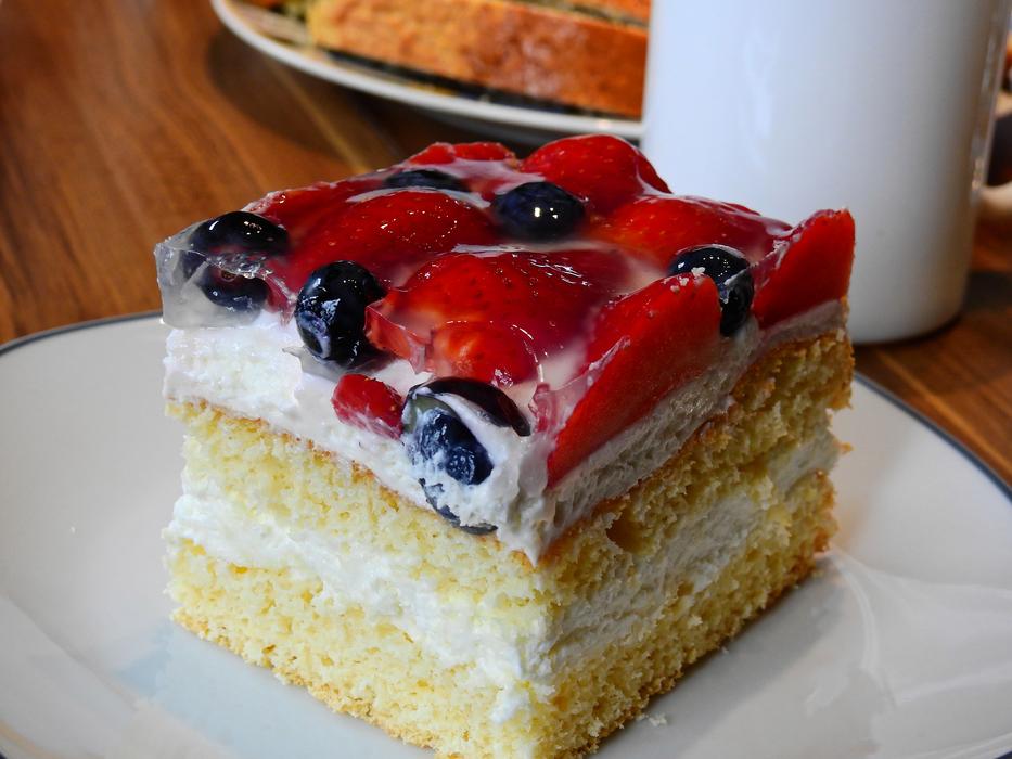 berries on the cake