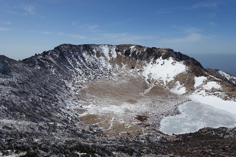 big ridge of rocks
