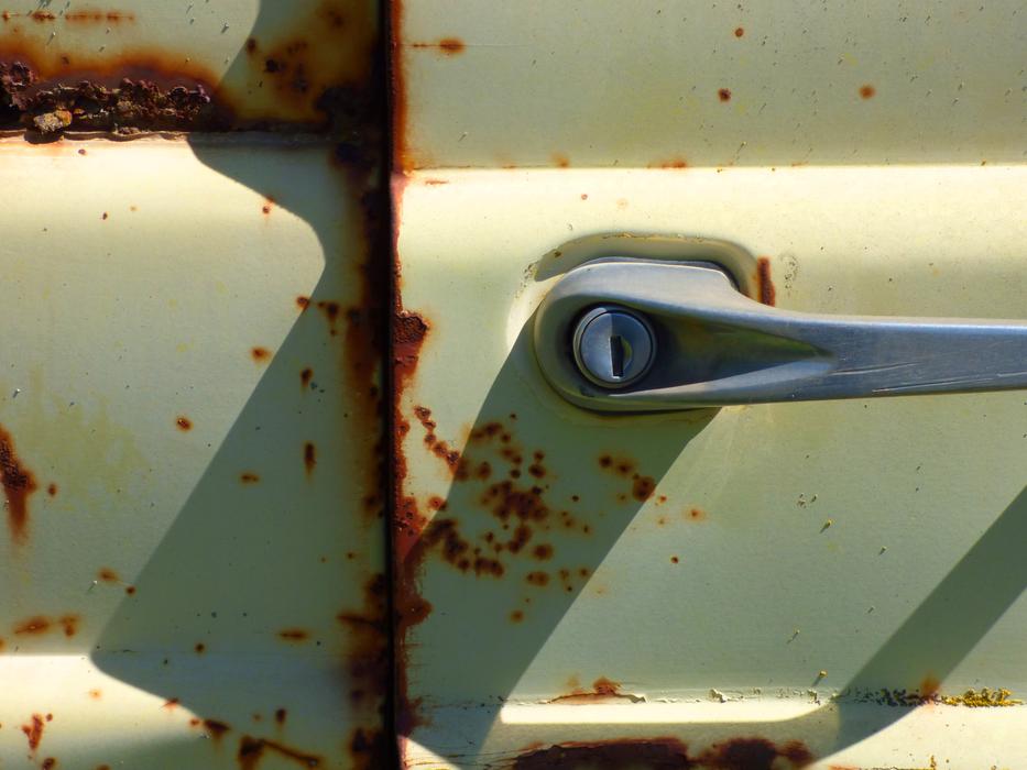 car handle on a rusty car