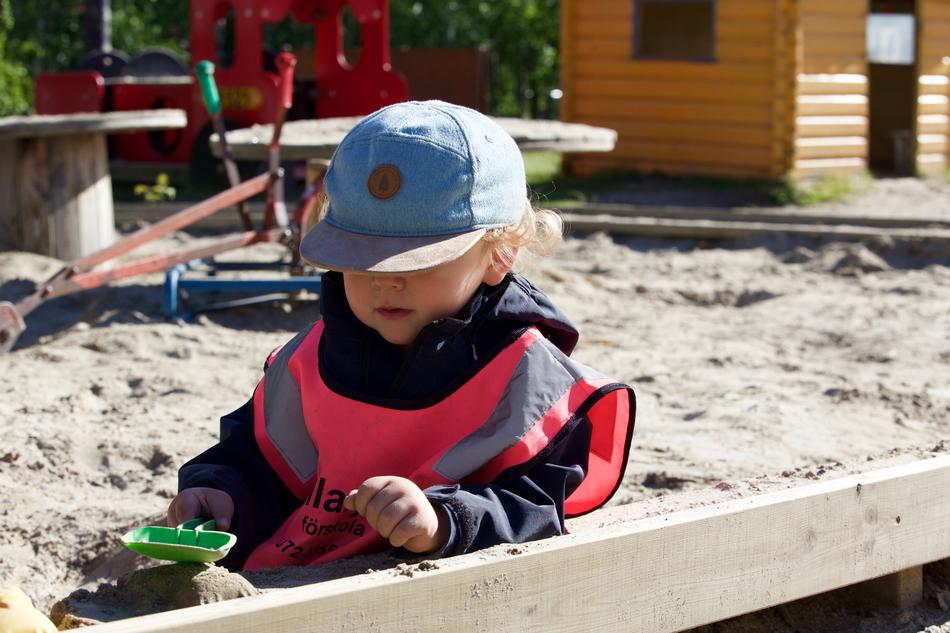 Child Sand pay