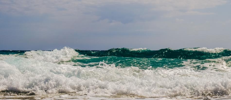 sea waves big in the beach