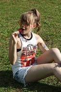 Girl Summer Fun Ice green grass