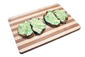 bread with avacado appetizer