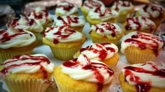 Strawberry cream cupcakes