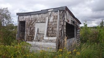 an old forgotten barn