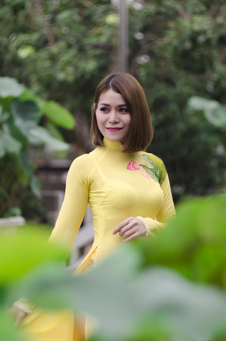 Women Aodai Flower