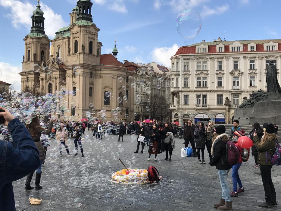 Bubbles and Wide Audience