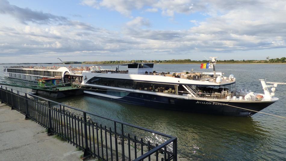 River Cruise Danube Avalon free image download