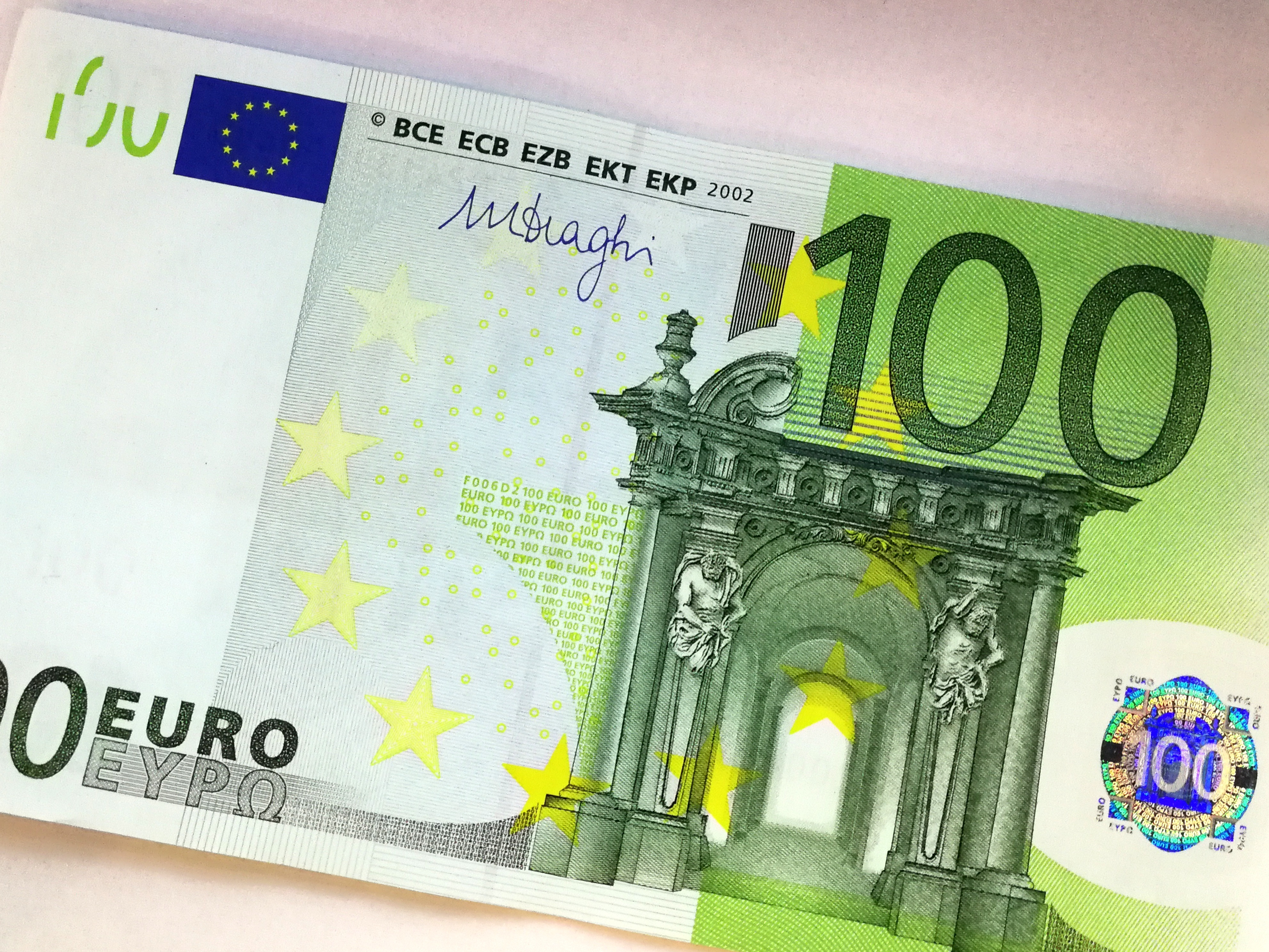 1 евро 100 рублей. Деньги евро. Деньги купюры евро. Банкнота евро. 100 Евро.