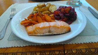 Lunch with fish and vegetables
