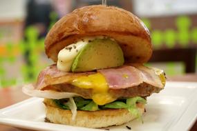 Cheese burger with vegetables