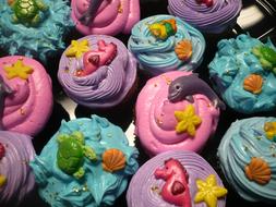 cream colored cupcakes