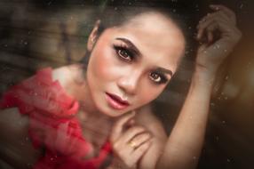 Portrait of the woman, with the make-up and in red clothing, in lights