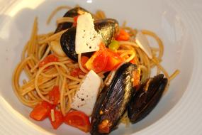 Spaghetti with cheese and vegetables