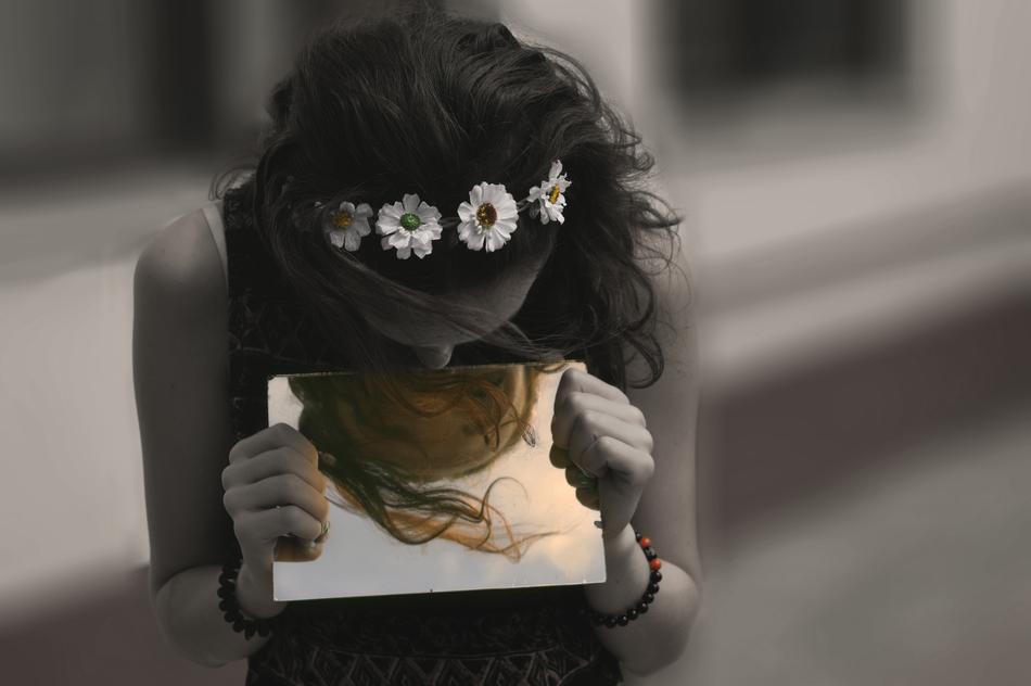 girl in mirror image
