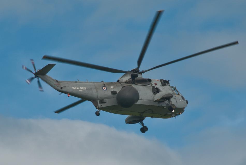 gray military helicopter
