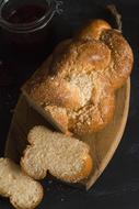 sliced crispy baked goods
