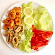 appetizers with shrimp and vegetables